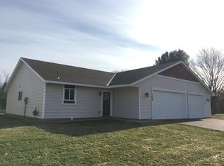 508 S Brookview Ln SW, Isanti, MN 55040