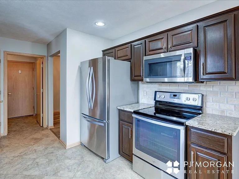 10027 S 171st St — Photo 18