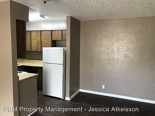 3rd image of 119 E Walnut St APT 301
