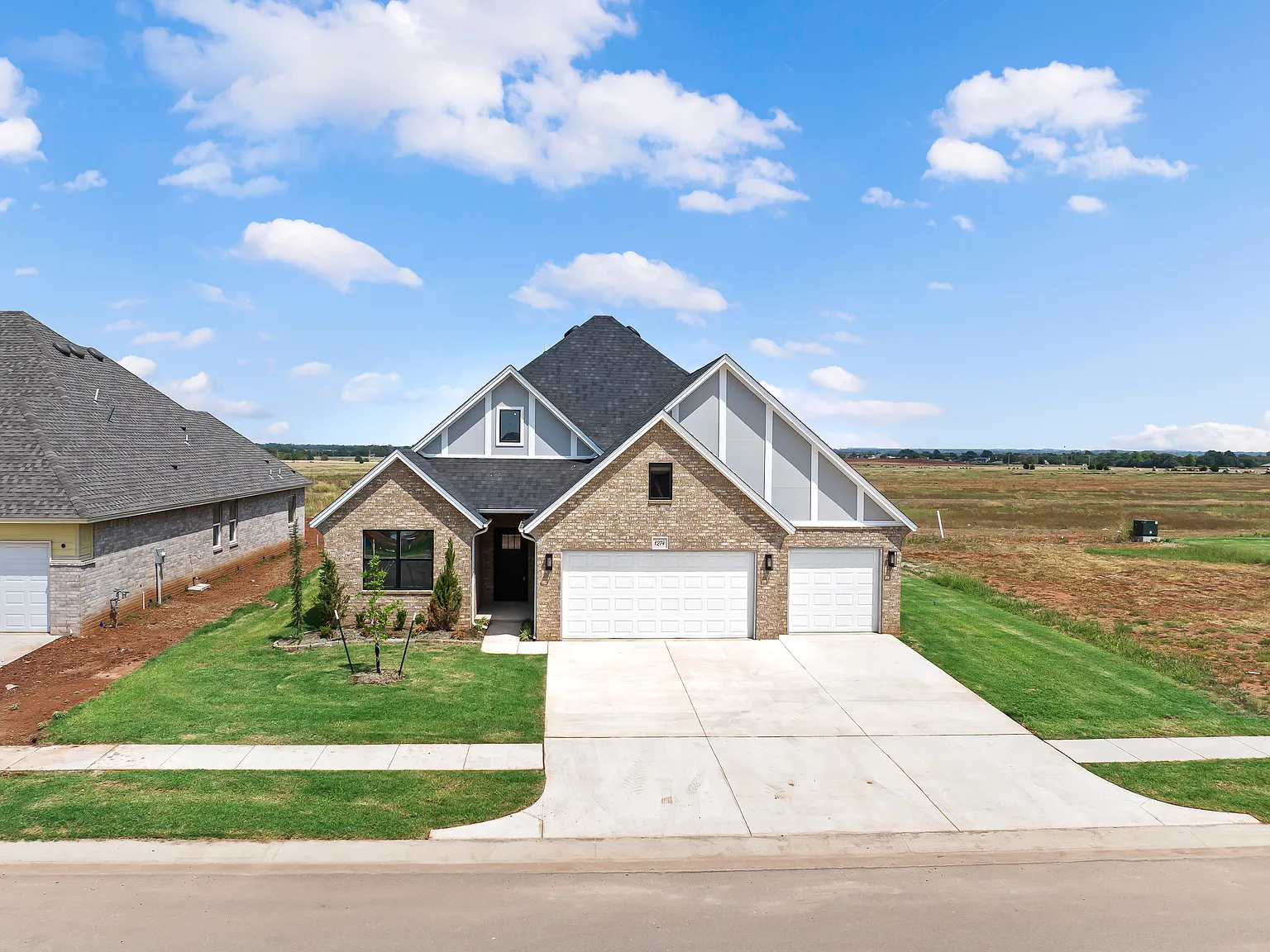 4 bed, 2.5 bath, 2034 sqft, $2,200 — Photo 1