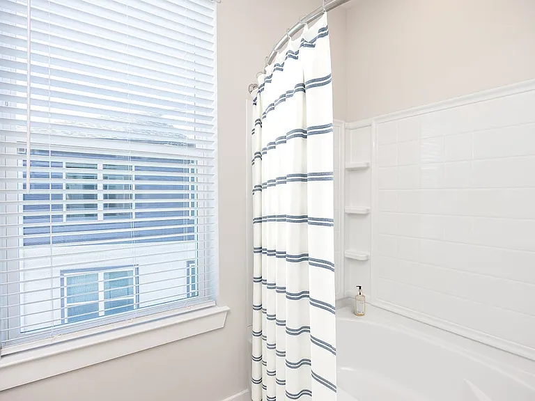 Townhome guest bath