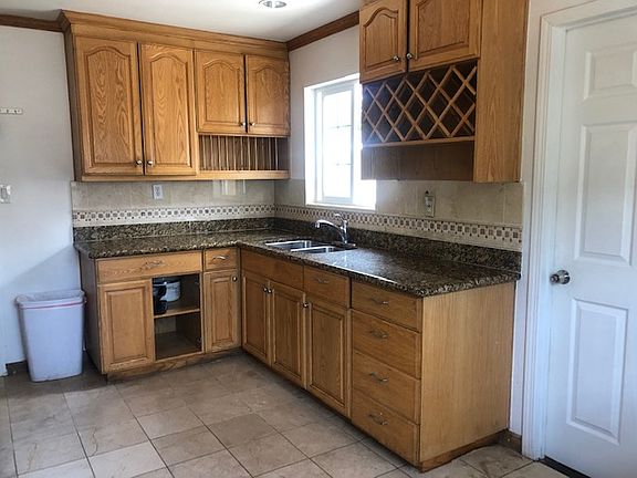 4th image of 2215 Menalto Ave