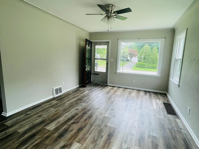 4327 Harvest Ln — Photo 4