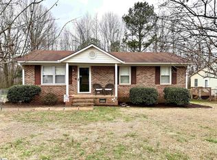 402 Calhoun St, Laurens, SC 29360