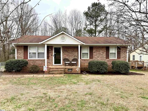 402 Calhoun St, Laurens, SC 29360