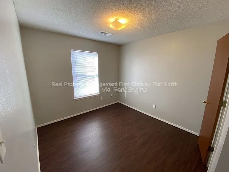 1911 Whippoorwill Dr — Photo 10