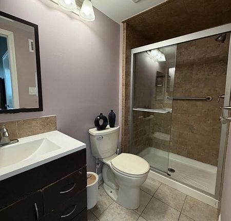 4th image of 80 Farnham Sq