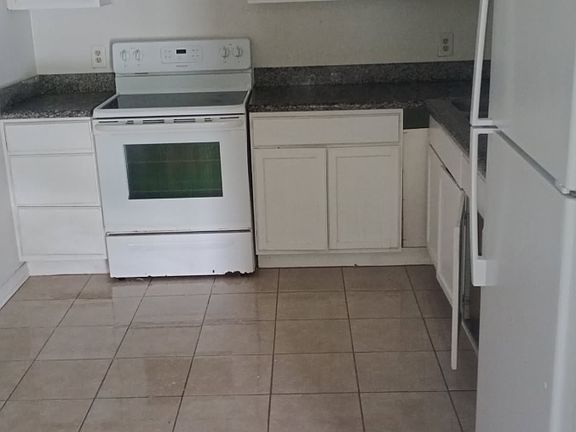 5th image of 14409 Pine St #4
