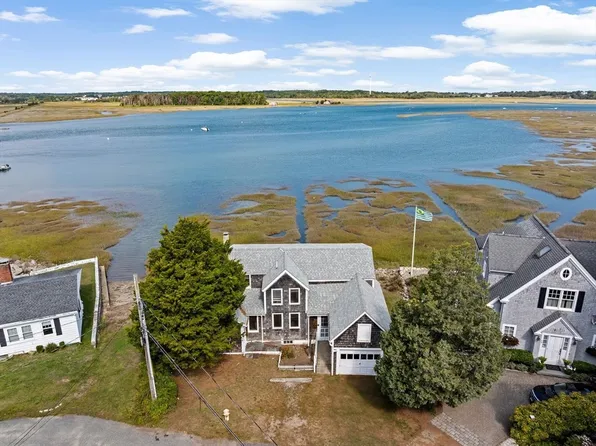 26 Damons Point Cir, Marshfield, MA 02050