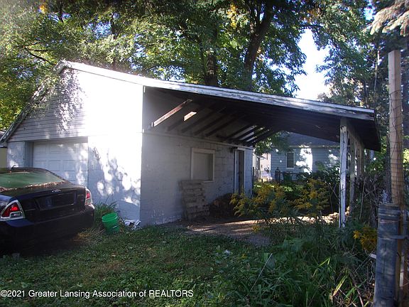 5th image of 319 S Clemens Ave