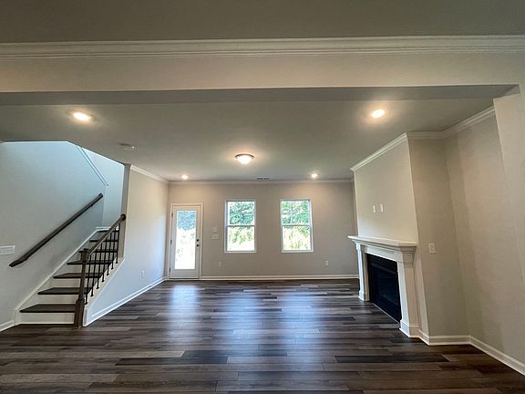 4th image of 5832 Woodlawn Dr