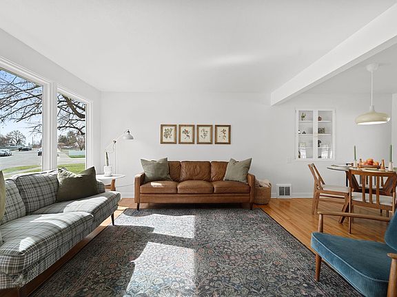 5th image of 5911 N Ridgeview Pl