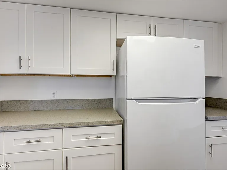 707 Honeybee Ct — Photo 21