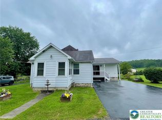 3933 Wood Dr, Walnutport, PA 18088