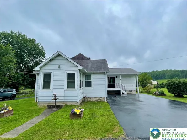 3933 Wood Dr, Walnutport, PA 18088