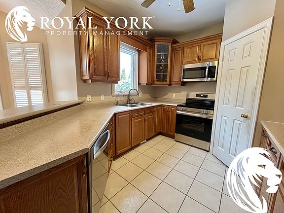 3rd image of 277 Ryerson Cres