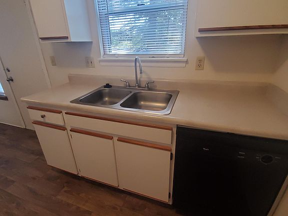 4th image of 6035 Applegrove Ln