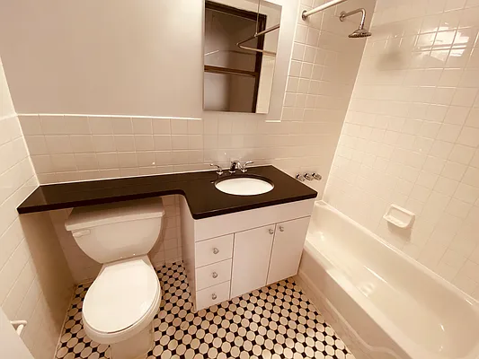 Rented by Metropolis Real Estate of Manhattan | media 22