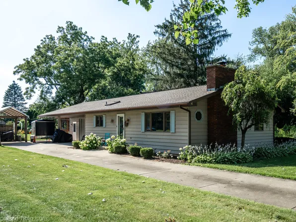 418 N Wilmette Ave, Westmont, IL 60559