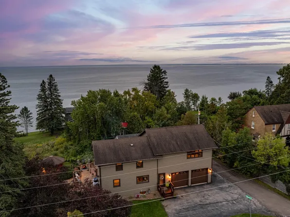 4 Lakeside Ct, Duluth, MN 55804