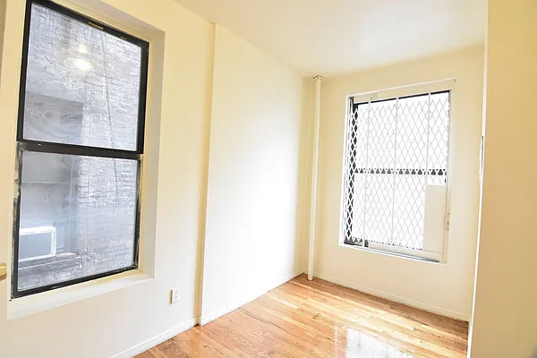 Rented by Clove Realty LLC | media 8