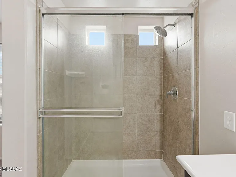 2815 N Fair Oaks Ave — Photo 31