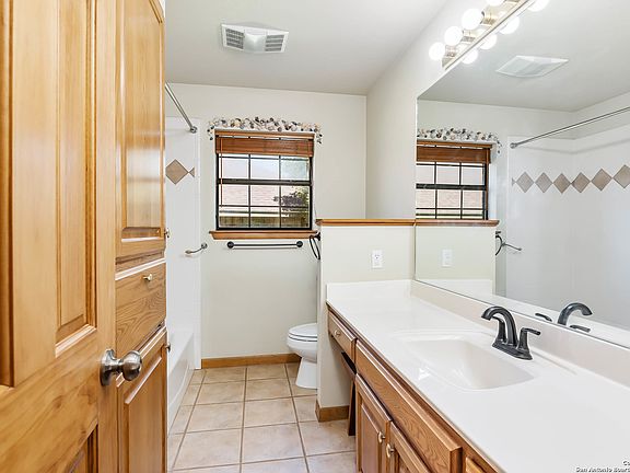 5th image of 107 OAKLAWN DR