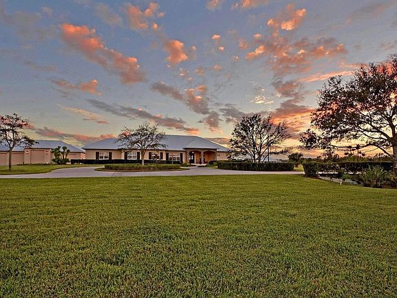 3rd image of 6655 Carsons Trail Dr