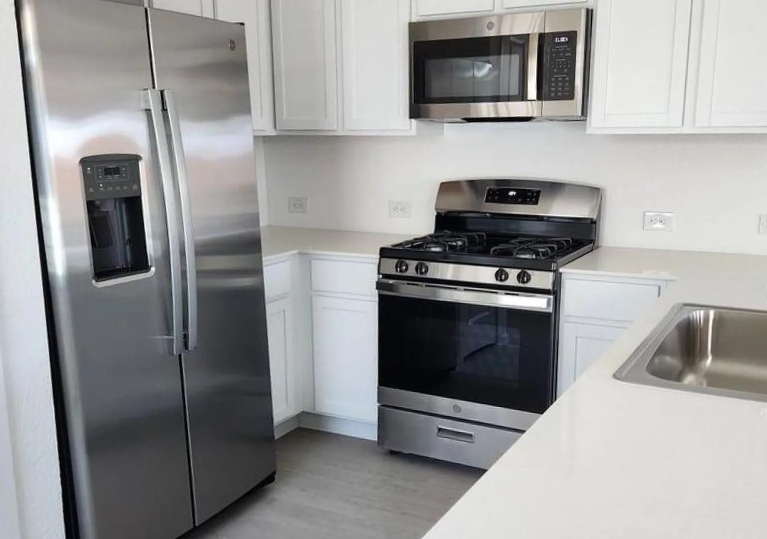 Charming & Modern Single-Story 3-bedroom, 2-bath in Aston Park — Photo 3