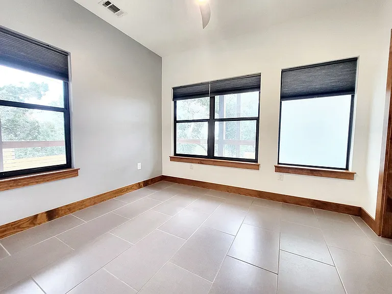 325 Southwind Rd — Photo 23