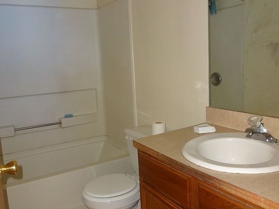 3rd image of 697 E 101st St