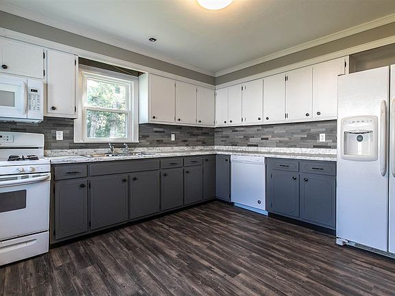 3rd image of 1005 Marylane Dr