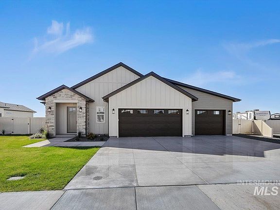 3rd image of 563 Moonstone Rd