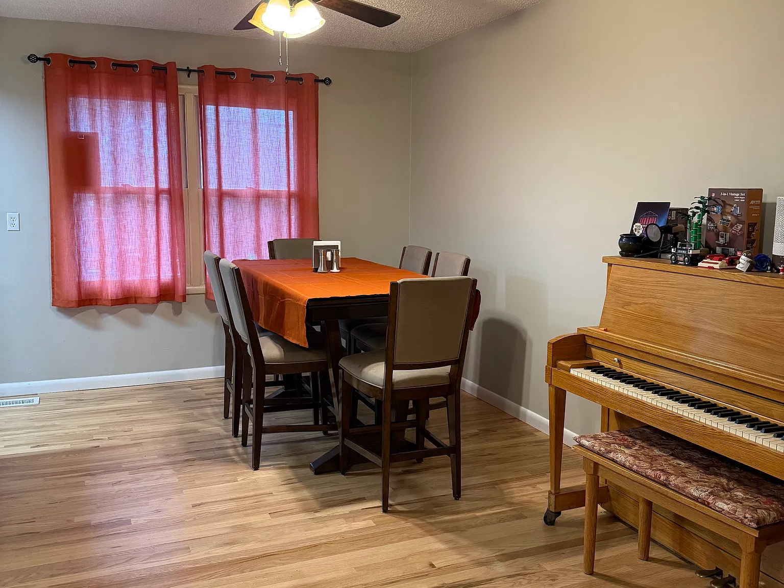 5 bed, 2302 sqft, $2,100 — Photo 3