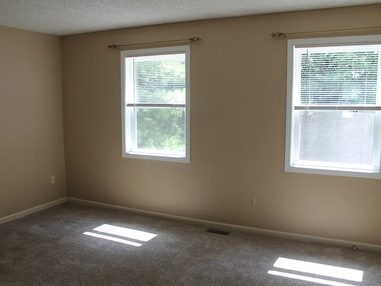Potter Ave — Photo 12