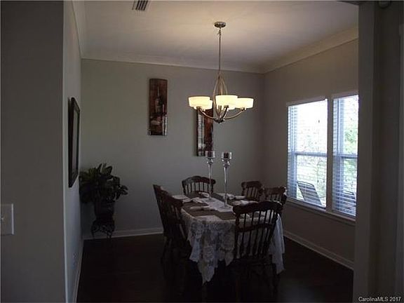 5th image of 1143 Valley St