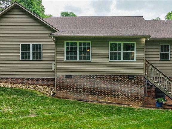 3rd image of 315 Poplar Creek Dr