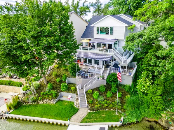 6276 W South Lake Gage Dr, Angola, IN 46703