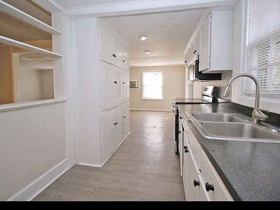 4th image of 1221 Whitney St
