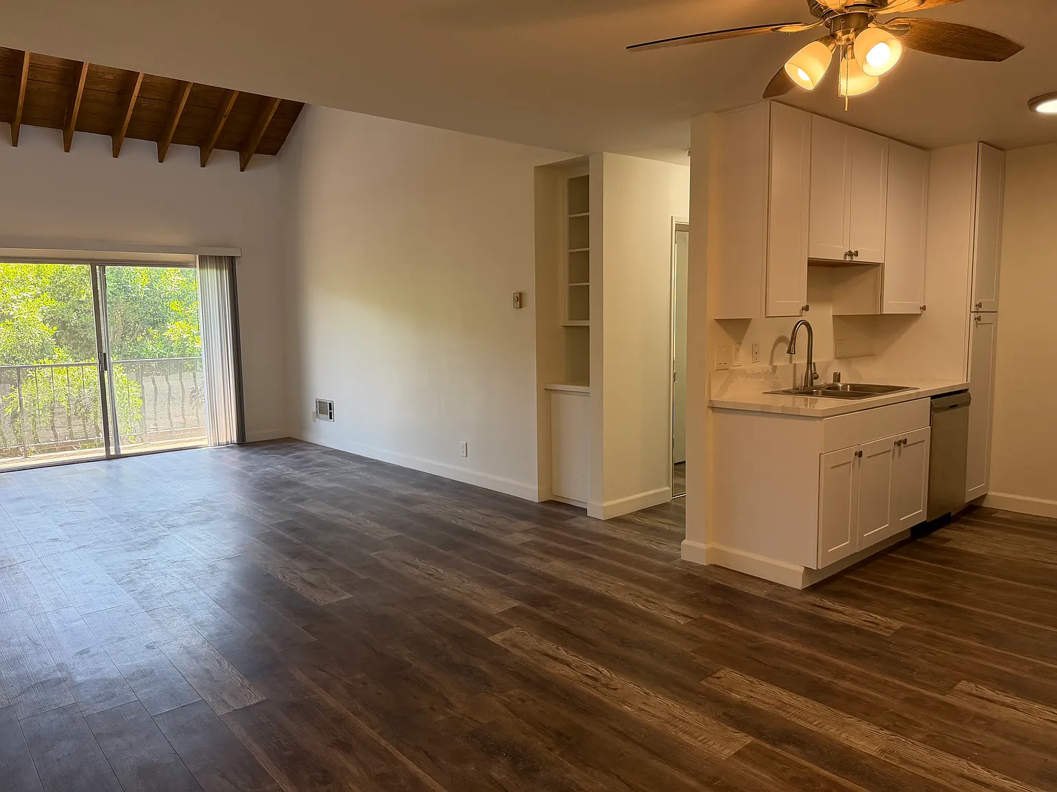 1 bed, 900 sqft, $4,000 — Photo 3