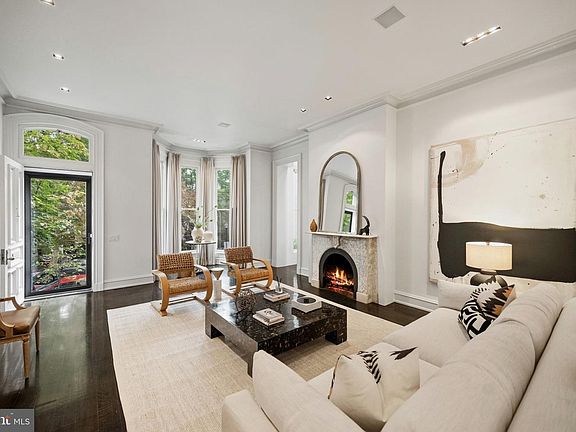 2nd image of 1418 33rd St NW