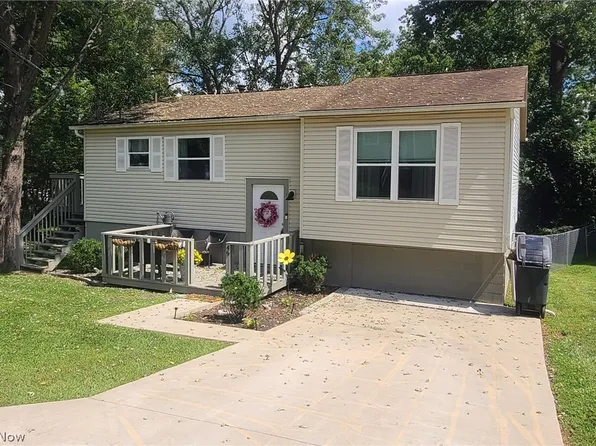 49 Colonel Phelps Dr, North Parkersburg, WV 26104