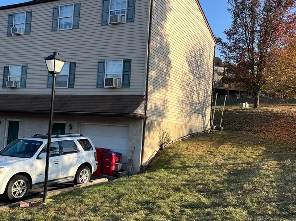 12 Berger Ln, Schwenksville, PA 19473