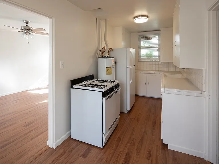 Fourth Avenue Apartments — Photo 5