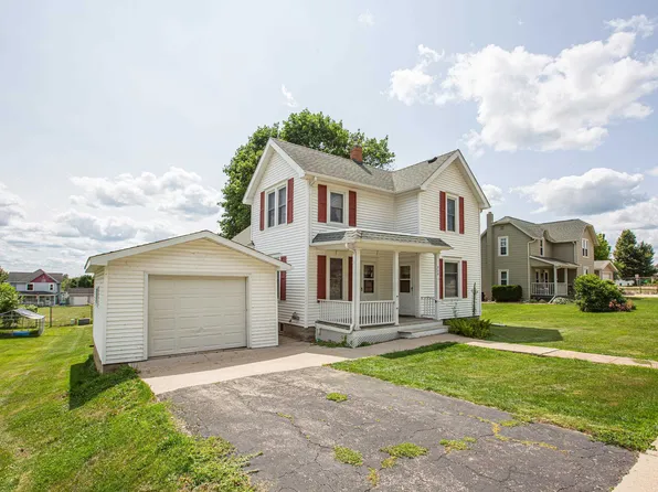 229 W Main St, Benton, WI 53803