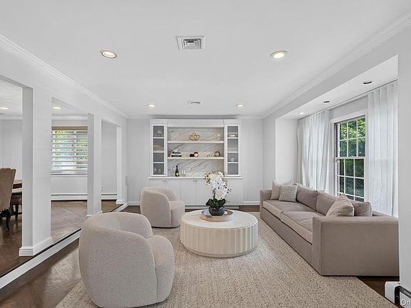 5th image of 30 Irving Drive