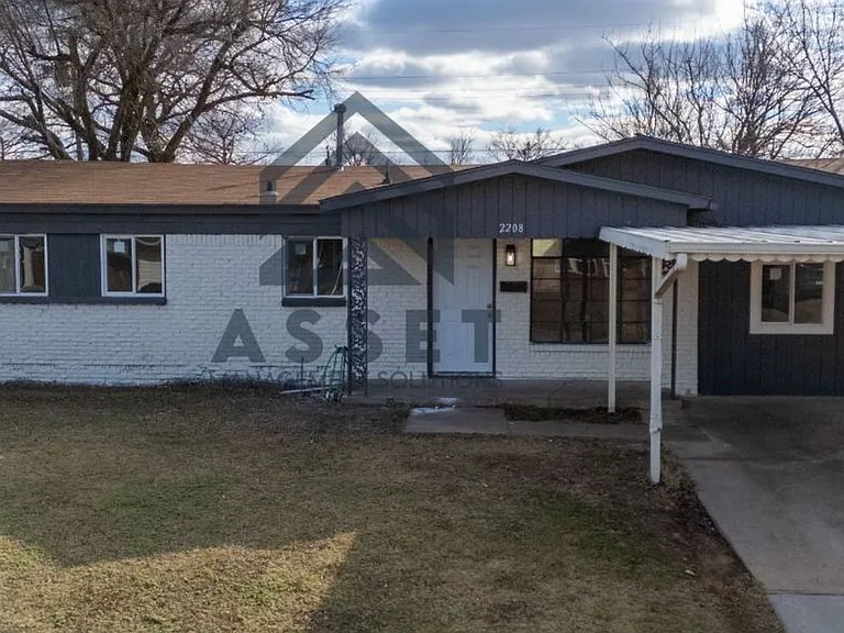 2208 SW 61st Ter — Photo 2