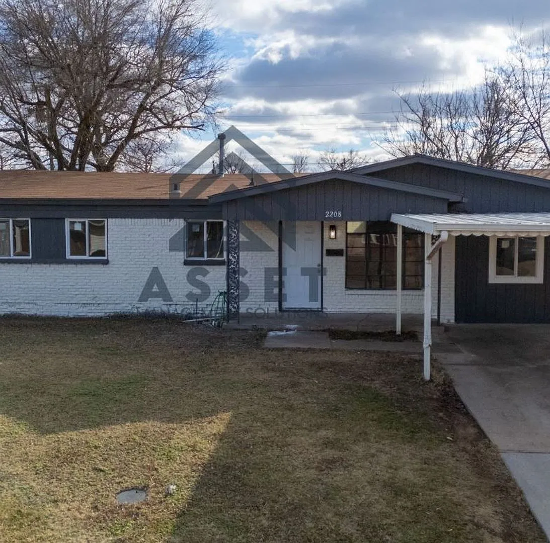 Building Photo - 2208 SW 61st Ter