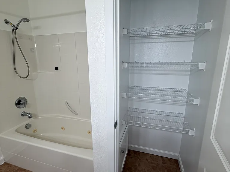 1000 SW 170th Ave #101 — Photo 2