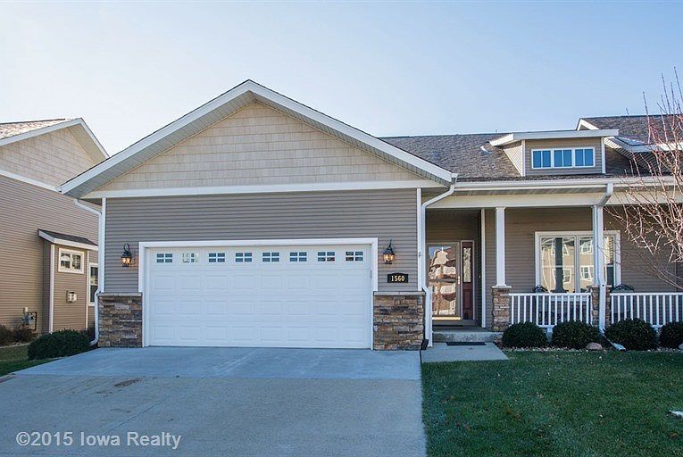 1st image of 1560 SE Holiday Crest Cir